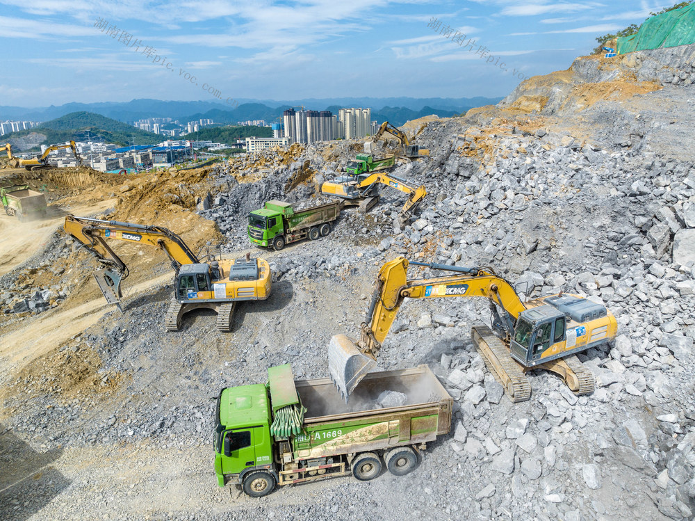 坚守岗位 国庆中秋 工程建设