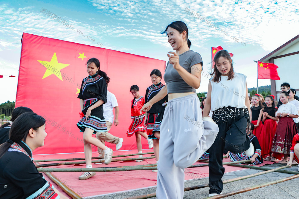 临武县：欢歌颂祖国