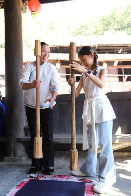 侗族群众  中秋  国庆  吹芦笙  打糍粑