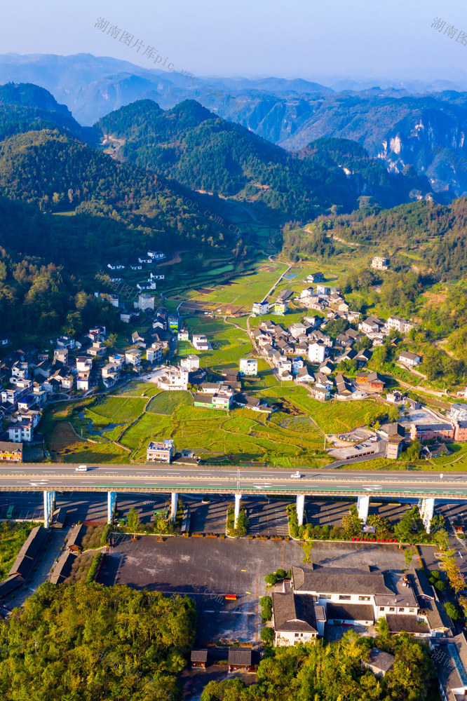 秋天  苗族  村庄  山峰  湘西  