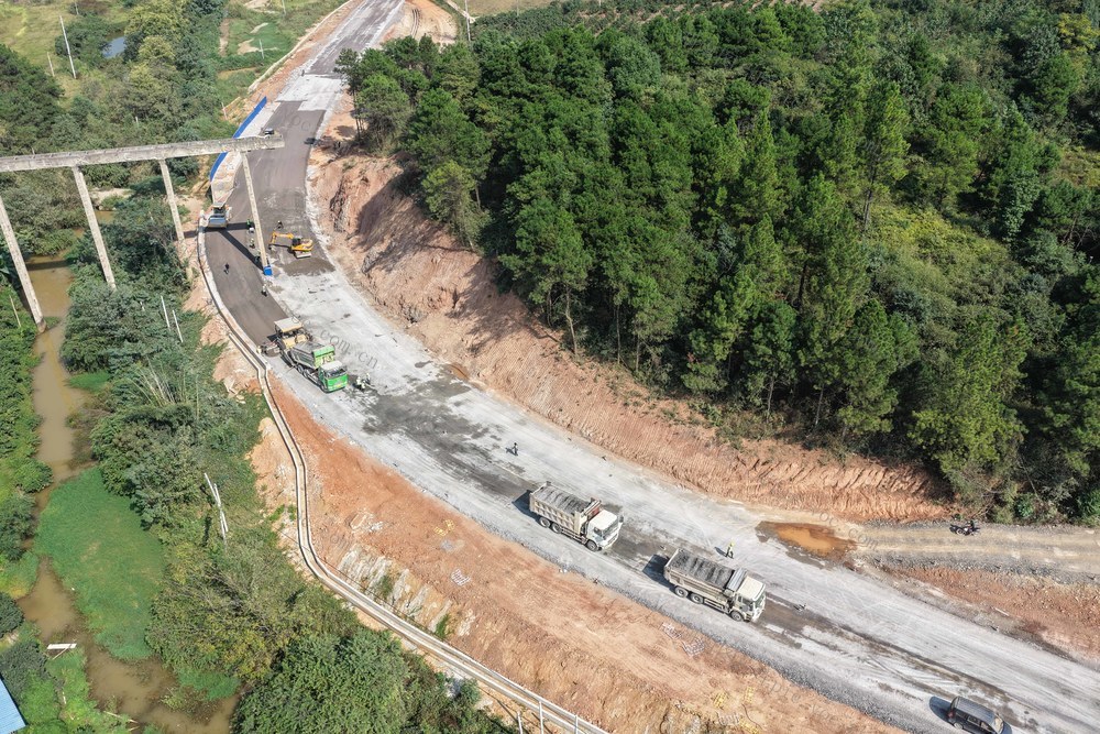 湖南道县：筑路惠民生