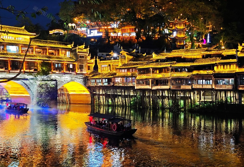 凤凰 古城 夜景 醉游人 灯火辉煌  沱江泛舟