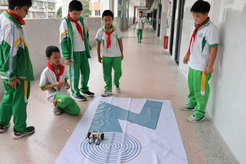 土家族  学生  苗族  小学 科学  创新  社团 学习 探究 实践  能力 梦想 放飞