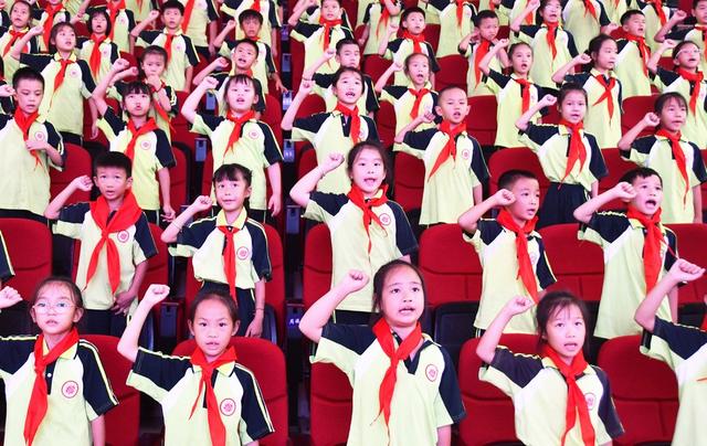 喜庆建队日   争当好少年