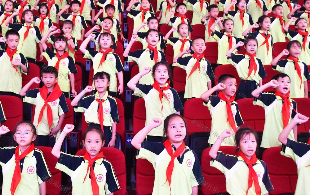 喜庆建队日   争当好少年