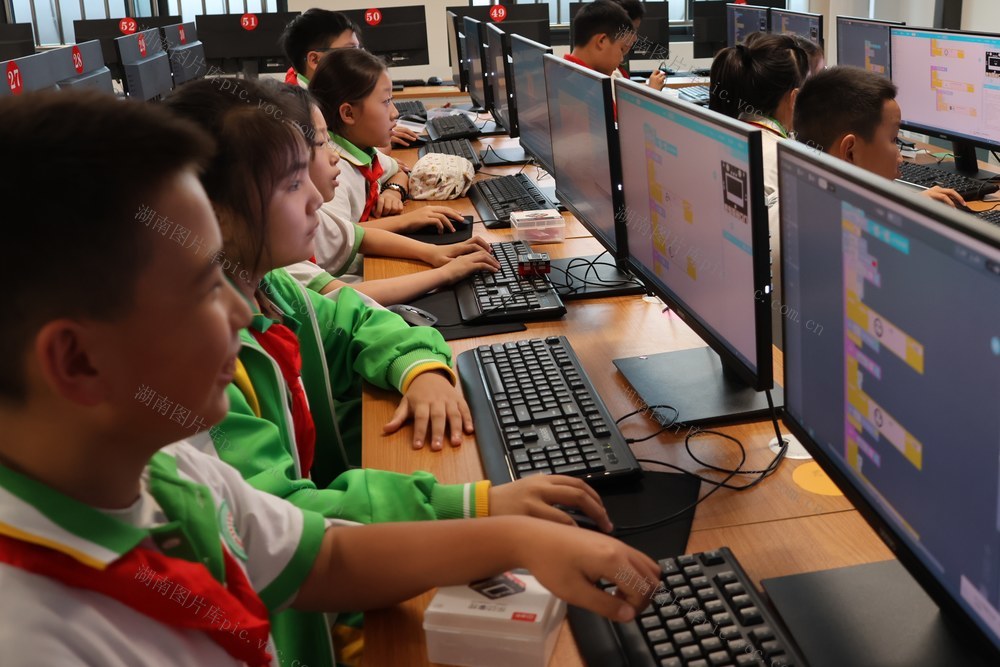 土家族 湘西 苗族 编程 计算机 课后服务 创新 思维 小学