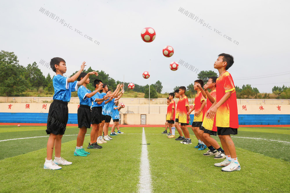 校园  足球  梦想  课后服务
