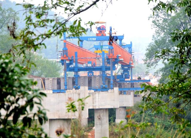 高速  箱梁  架设