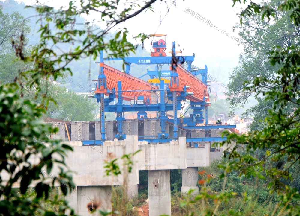 高速  箱梁  架设