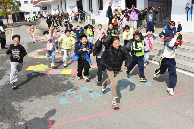 小学校园  应急避险  震灾演练  逃生能力  自救  互救