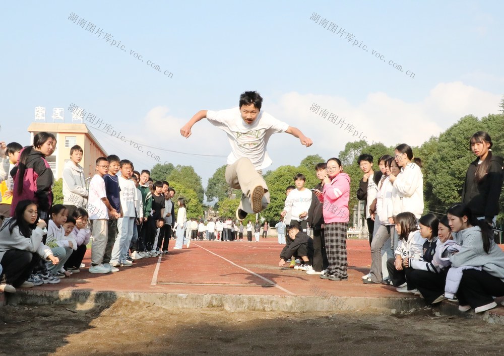   运动点燃激情     校园别样风采
