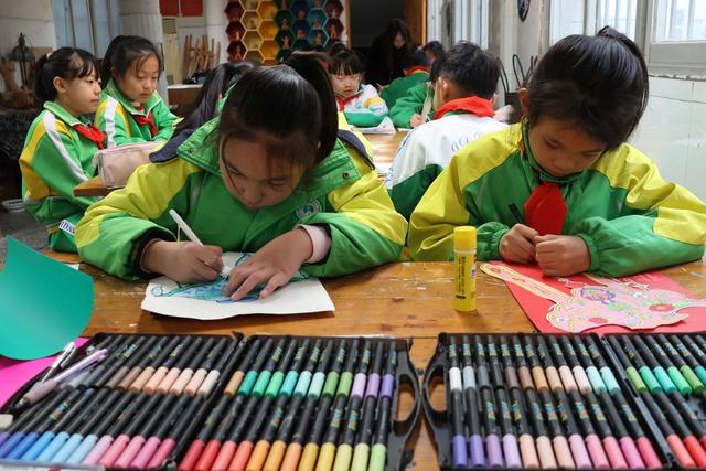 土家族  湖南 苗族 湘西 大学 非遗  小学 文化 课后服务 魅力 学生  传承 弘扬 社团