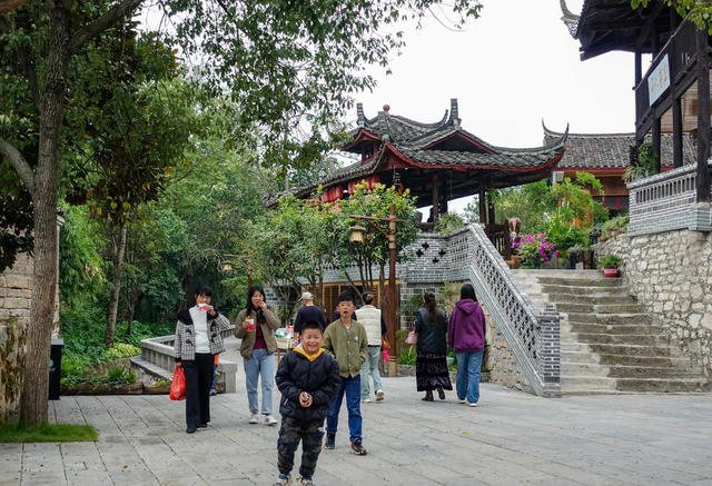 荆坪古村“打卡”游
