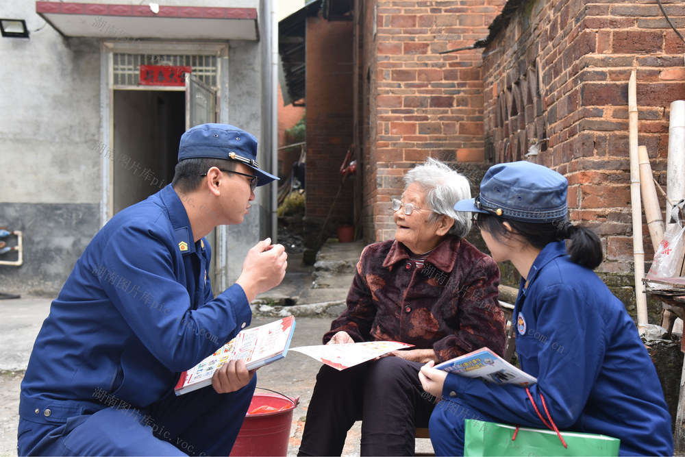 消防 安全 电力 好人协会 敲门入户 秋冬防火 老人 独立感烟 农村