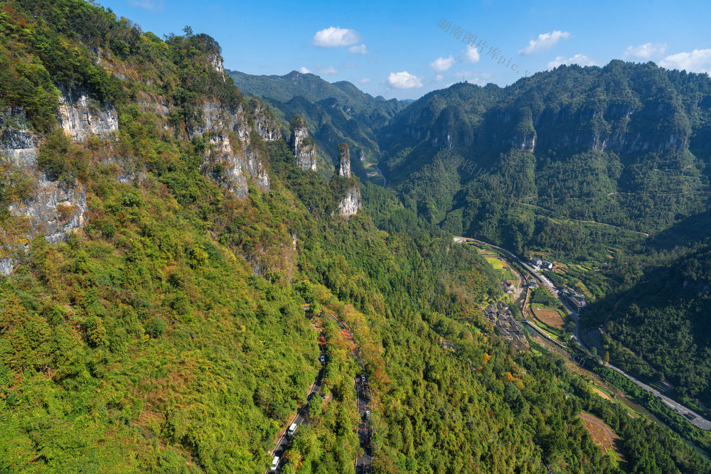 矮寨大峡谷秋色如画惹人醉