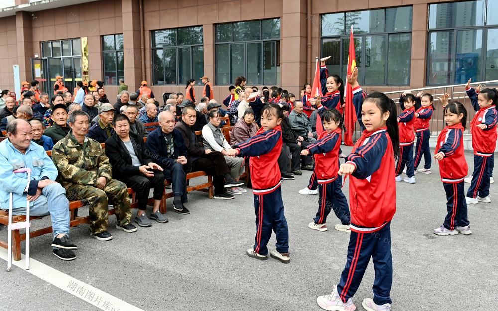 重阳节 文艺 演出 联欢 敬老院  敬老爱老 学生 公益 送温暖  节日 文化 老年人 