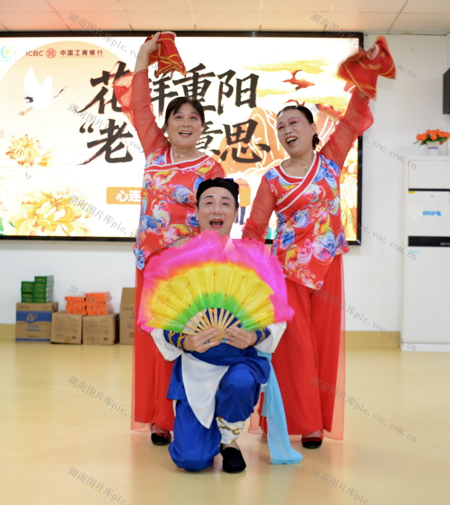 为囗老年人口演出囗节目