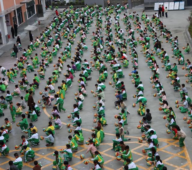 土家族 湘西 苗族   小学  大课间  
风景线   学生 动感  韵律操  篮球
