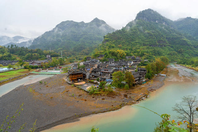 苗寨  烟雨  秋色
