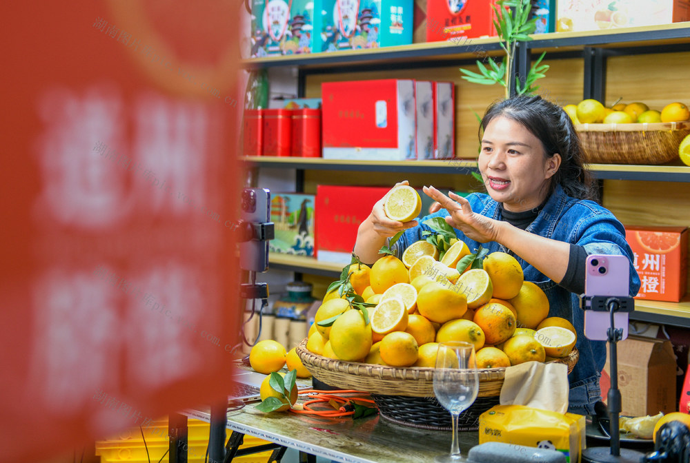 湖南道县：备战“双十一”直播带货忙