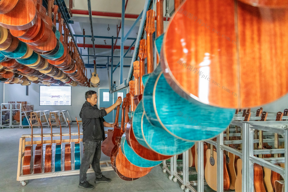 工业企业  订单产品  吉他  生产  全年红