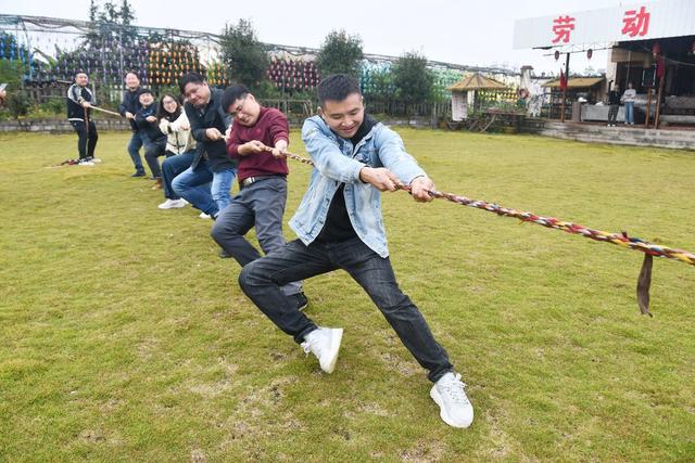 多彩活动迎接记者节