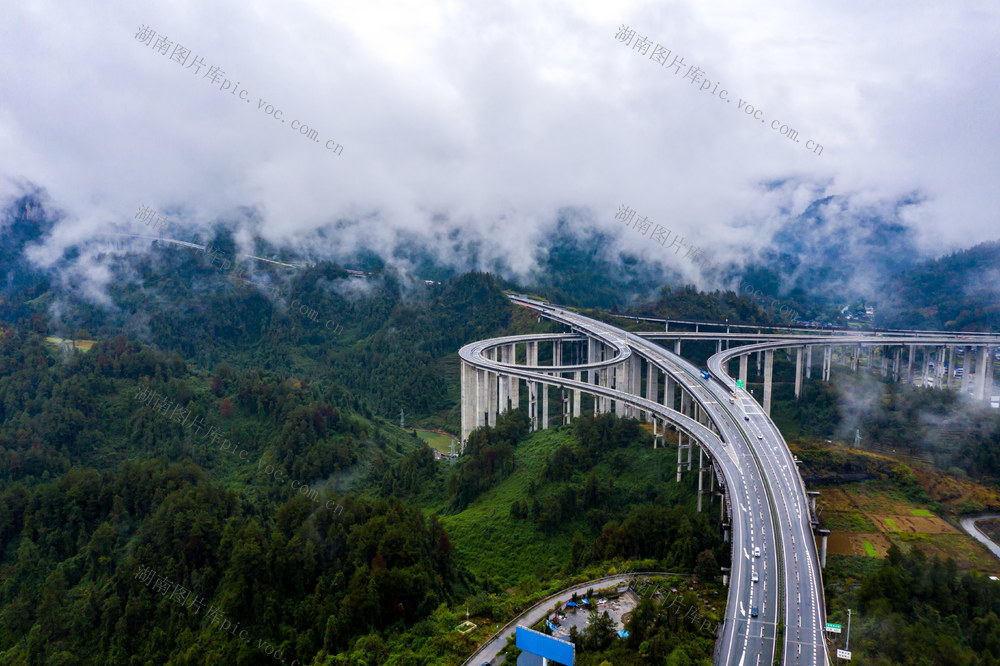 云雾  山川  湘西  桥梁  高速  