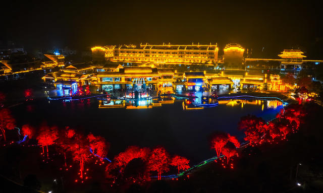 夜景  璀璨  游客  旅游