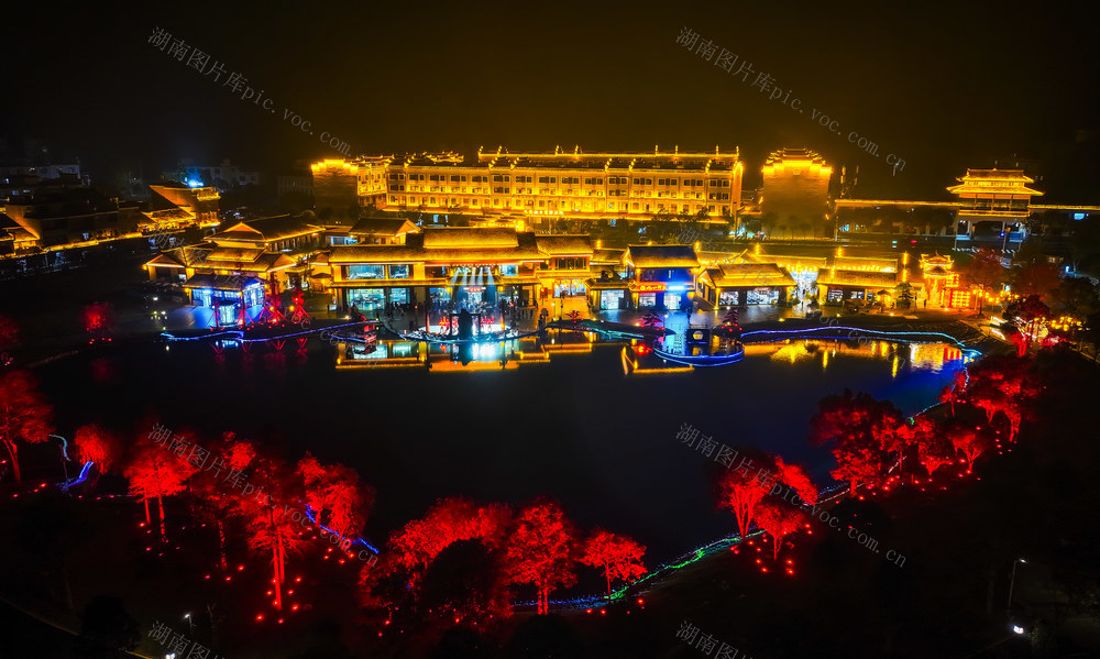 夜景  璀璨  游客  旅游