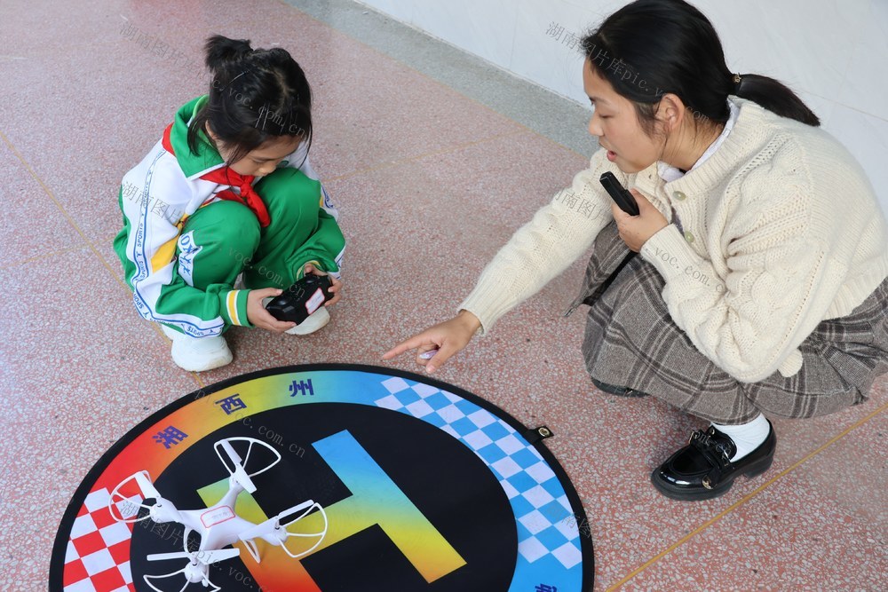 无人机 土家族  校园   苗族   小学  校园   梦想