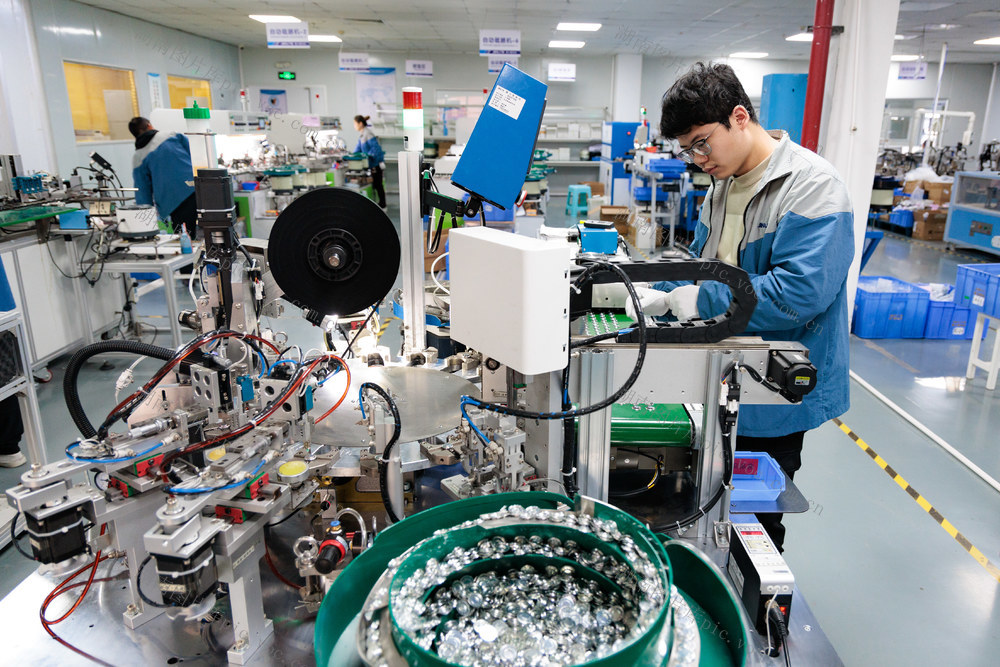 工业 专精特新 新质生产力 赶制订单 