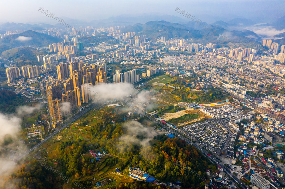 城市  高楼  朝阳  云雾  湘西  山林 
