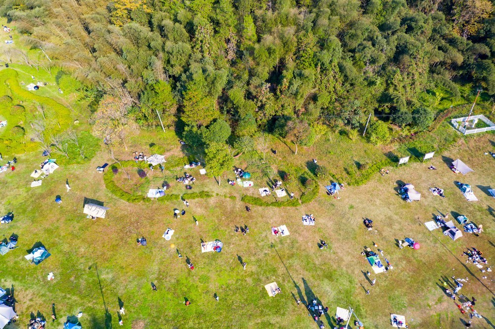 冬天  阳光  吉首 草坪  休闲  