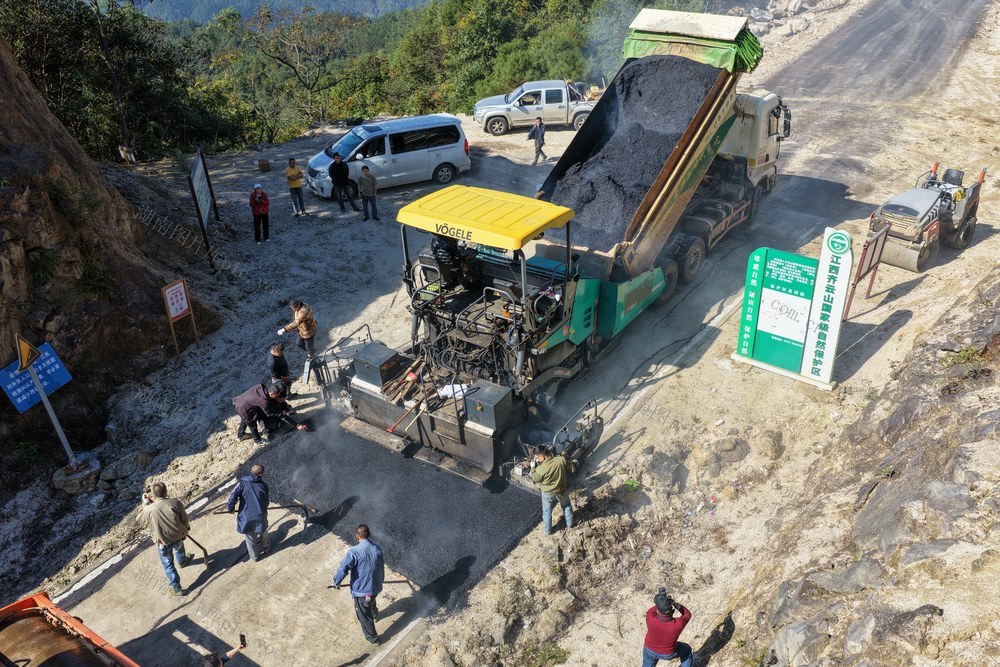 湖南桂东 湘赣边界 铺沥青 “江西门” 公路加宽提质