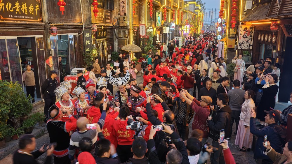 梅山喜宴 长龙宴 国潮集体婚礼 新化 梅山古镇 