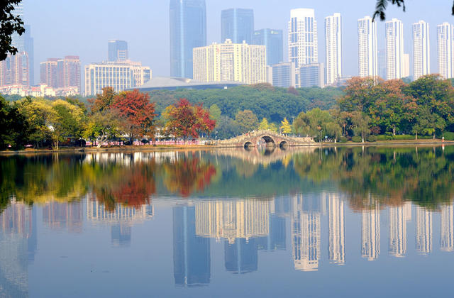 烈士公园色彩斑斓