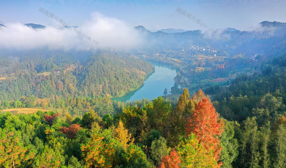 湖南，龙山，初冬，云雾，青山，河水，风景，如画

