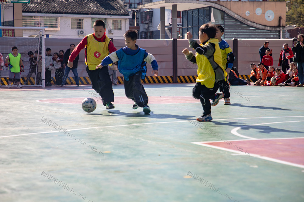 通道    小学生    五人制   足球    比赛