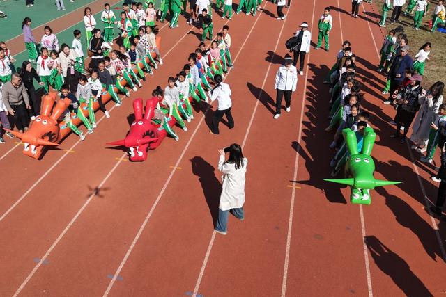 土家族 湘西 苗族  运动会  袋鼠跳  旱地龙舟  活跃  氛围 丰富文体  生活