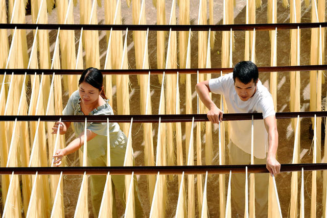 蓝山：小面条 大市场