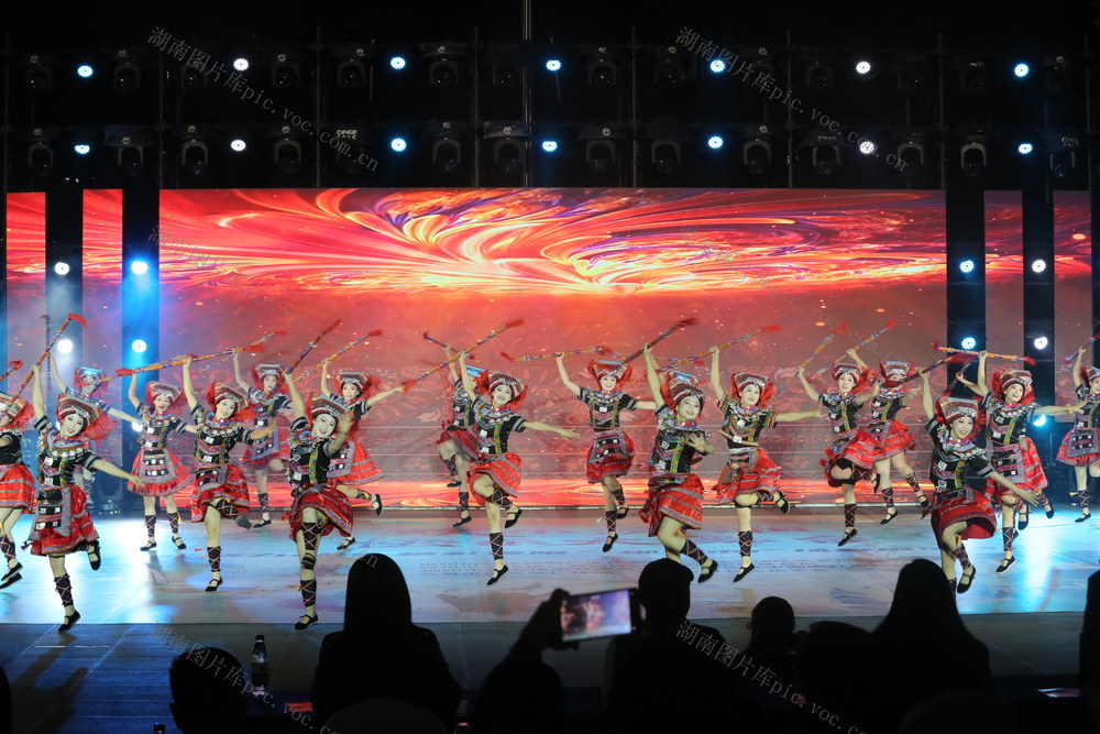 湖南 郴州市  广场舞  展演 
城东新区  郴县广场    欢乐潇湘  快乐大舞台  广场舞爱好者  精彩瞬间  
