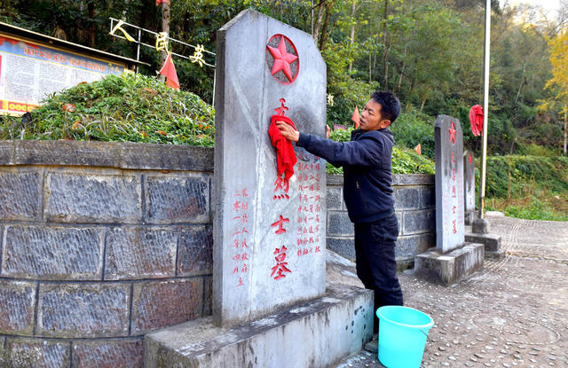 烈士 墓 村民 守护 