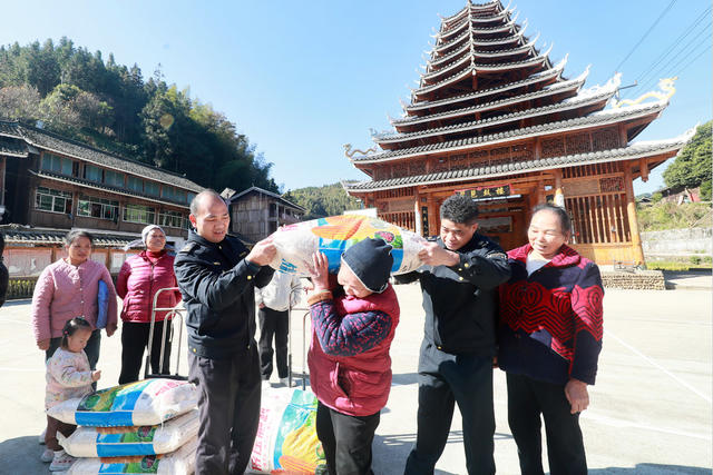 驻村 帮扶 党员 市场监管 办实事 助力 振兴 解民忧





