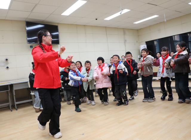 千里送教传情谊   携手帮扶促发展