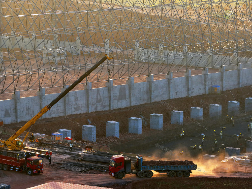 临武：重点项目  建设正酣