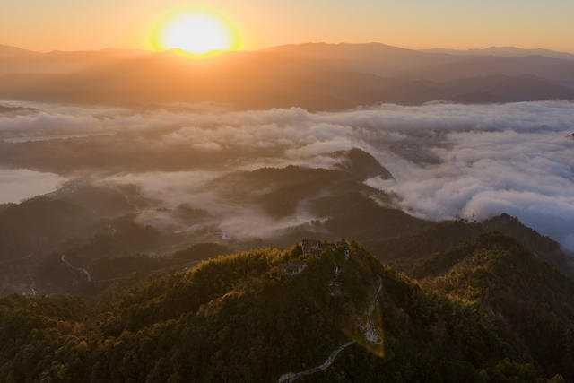 日出 云海 秋色