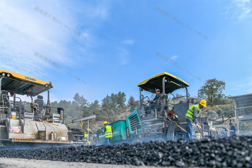 湖南道县：修公路 惠民生