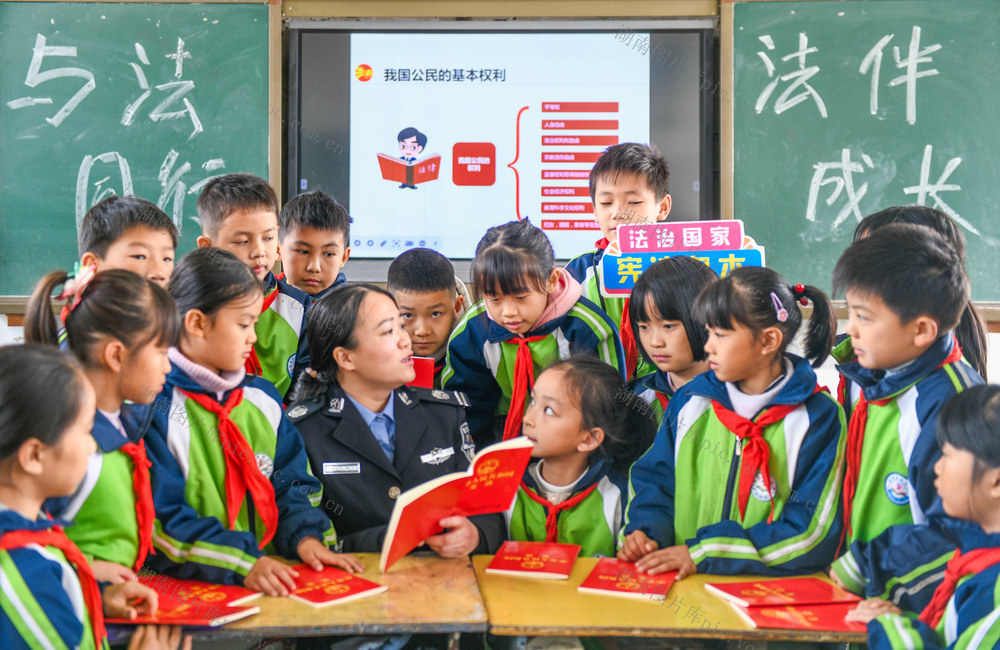 湖南道县：宪法日宣传宪法