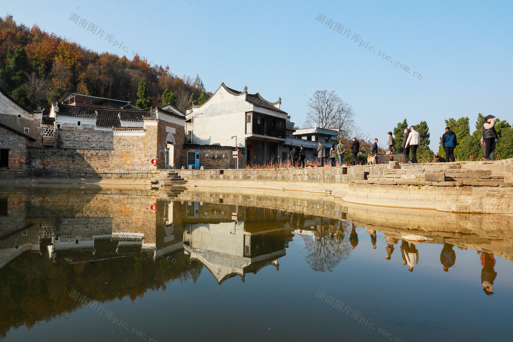 古村  美景  游客 旅游