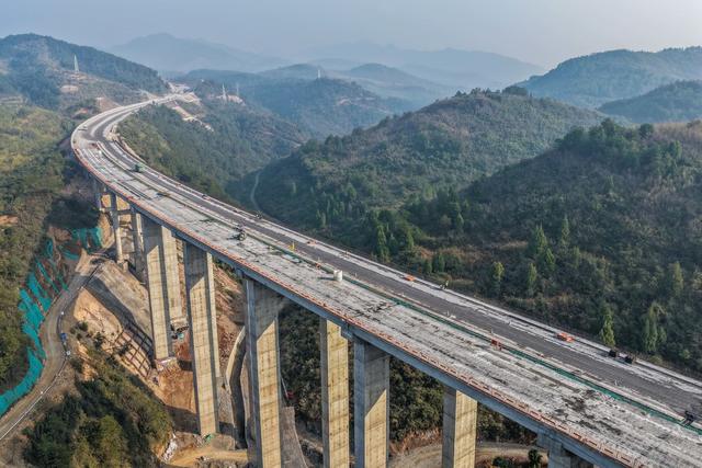 湖南道县：零道高速建设正酣